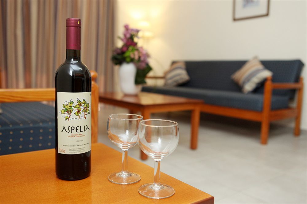 Kefalos - Damon Hotel Apartments Paphos Eksteriør bilde
