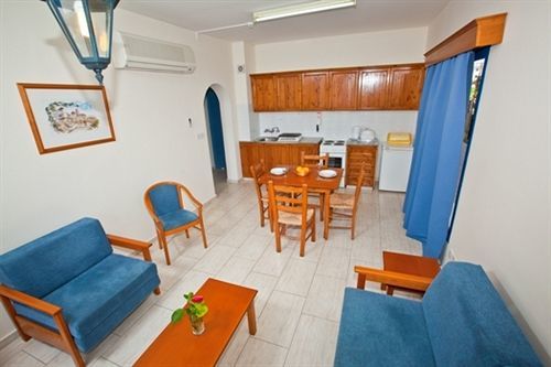 Kefalos - Damon Hotel Apartments Paphos Eksteriør bilde