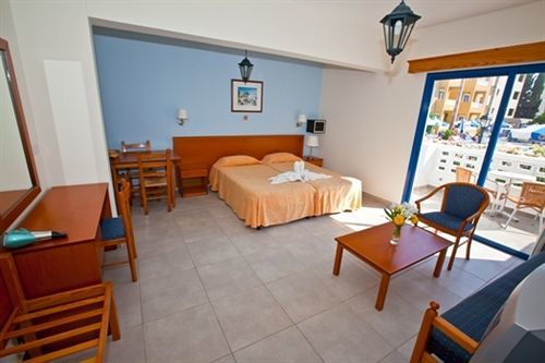 Kefalos - Damon Hotel Apartments Paphos Eksteriør bilde