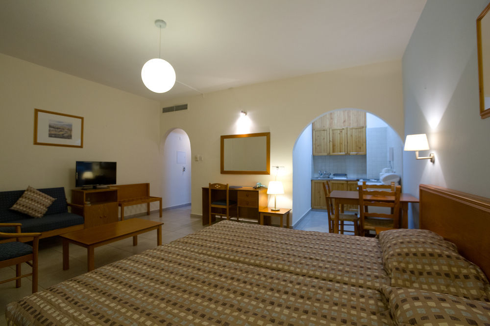 Kefalos - Damon Hotel Apartments Paphos Eksteriør bilde