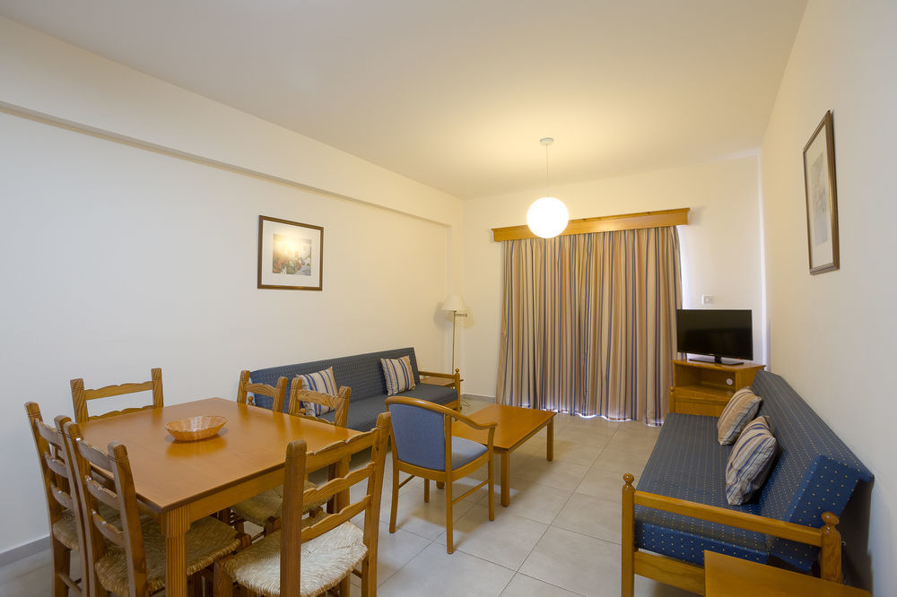 Kefalos - Damon Hotel Apartments Paphos Eksteriør bilde