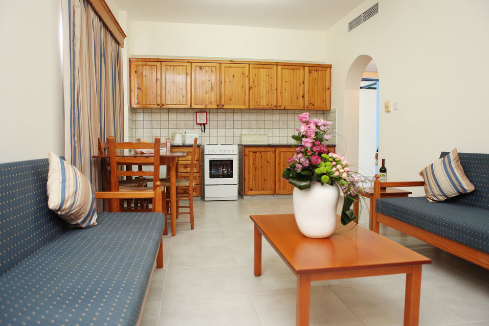 Kefalos - Damon Hotel Apartments Paphos Eksteriør bilde